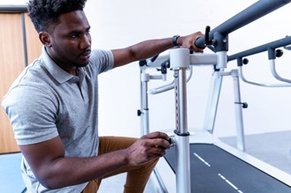 הליכון שיקומי (MED Treadmill 7.0 T)