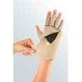 Juxtafit essentials glove with dorsum strap